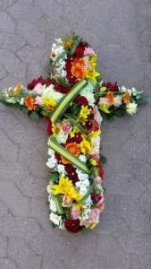 Croix Croix de deuil en fleurs fraîches, pour Eternel Jardin de Hoerdt