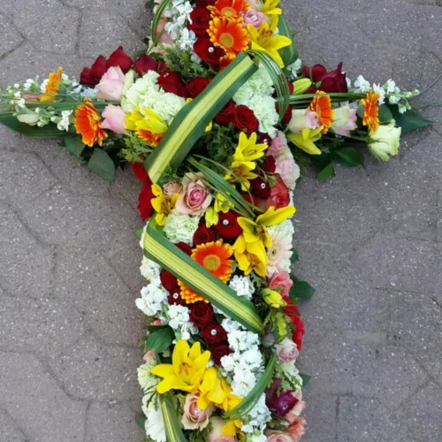 Croix de deuil en fleurs fraîches, pour Eternel Jardin de Hoerdt