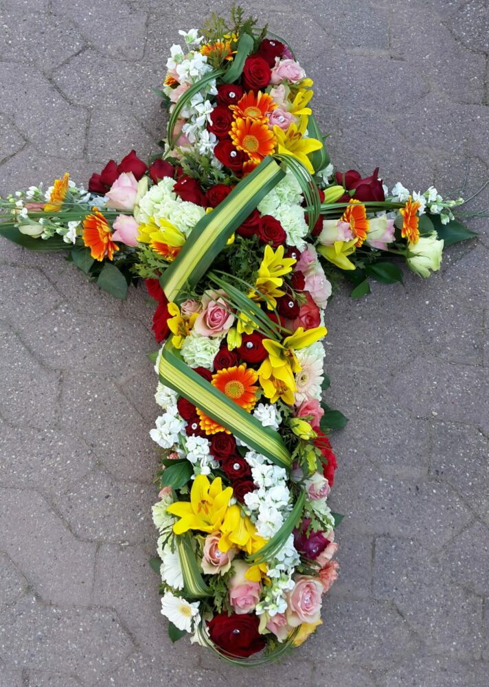 Croix de deuil en fleurs fraîches, pour Eternel Jardin de Hoerdt
