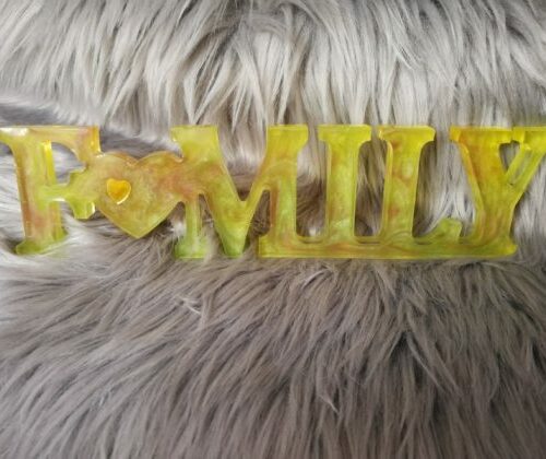 Family en résine, jaune, décoration à poser
