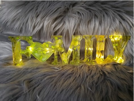 Family en résine, vert lumineux, décoration à poser