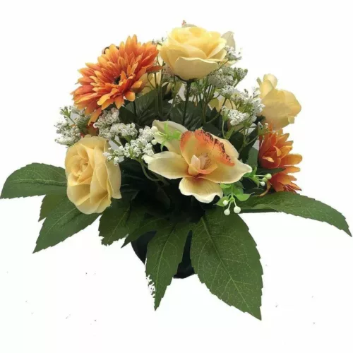 Coupe de fleurs artificielles orange dans un pot lestée pour cimetière